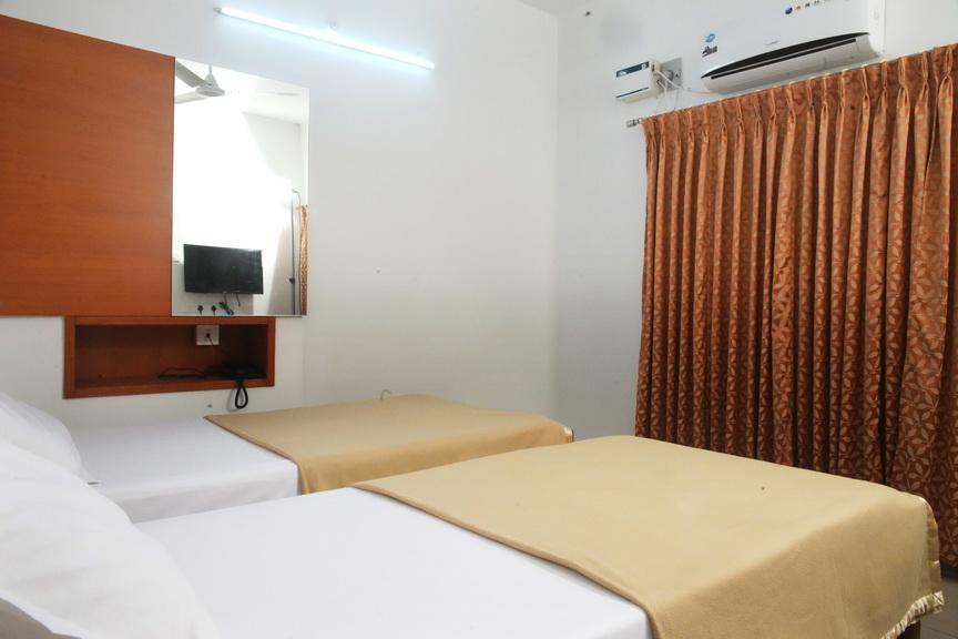 Surag Residency Hotel Tiruchirappalli Bagian luar foto